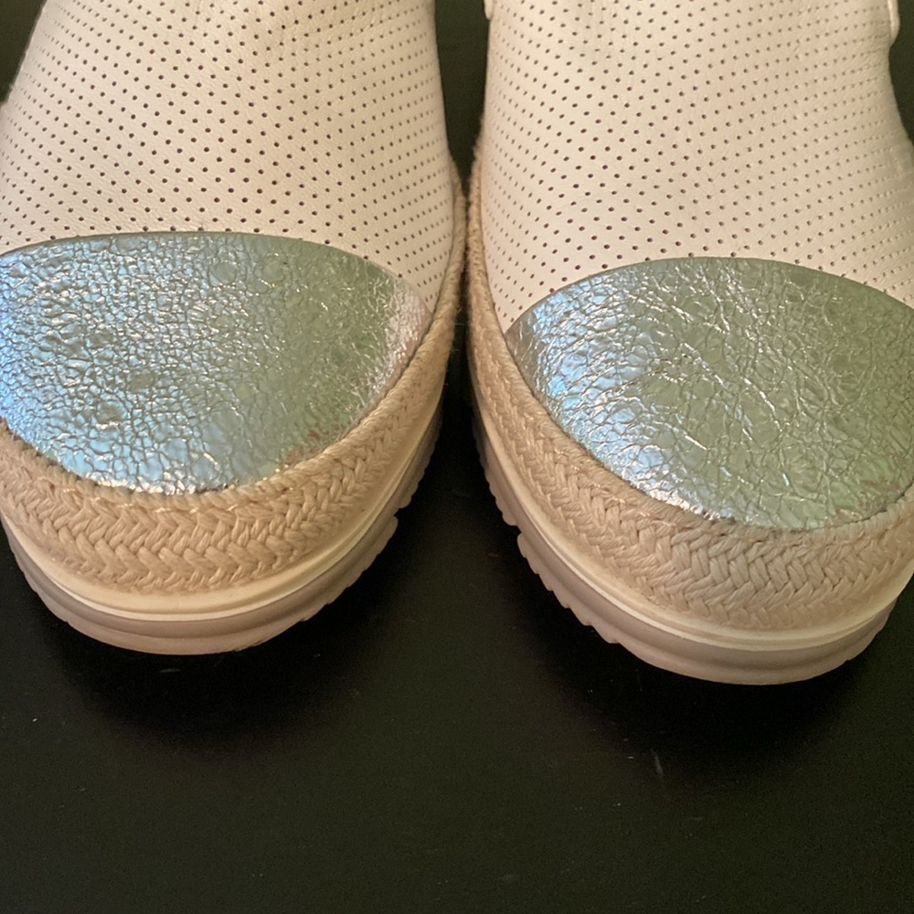 Vaneli Sport Qalila White Perforated Leather Silver Toe Cap Slip On Sneakers 6M - Picture 3 of 10